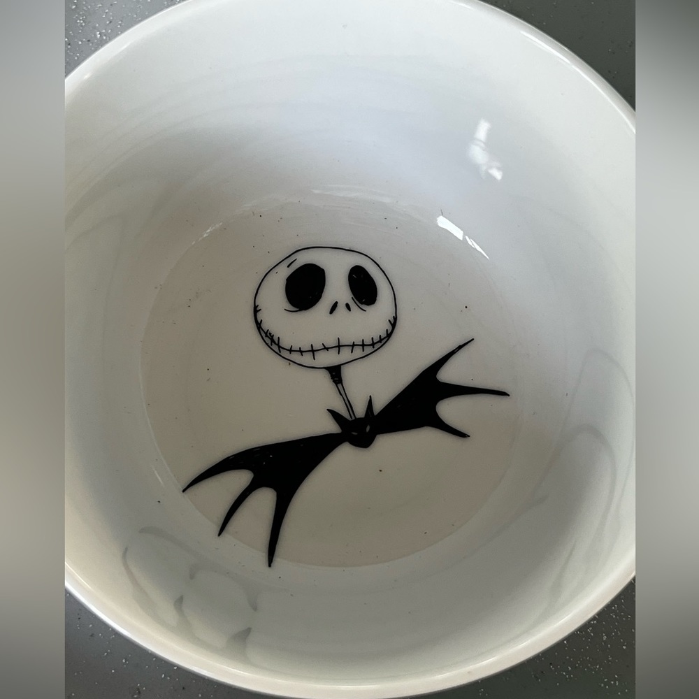 2 jack skellington bowls/plates black & white with gold trim
